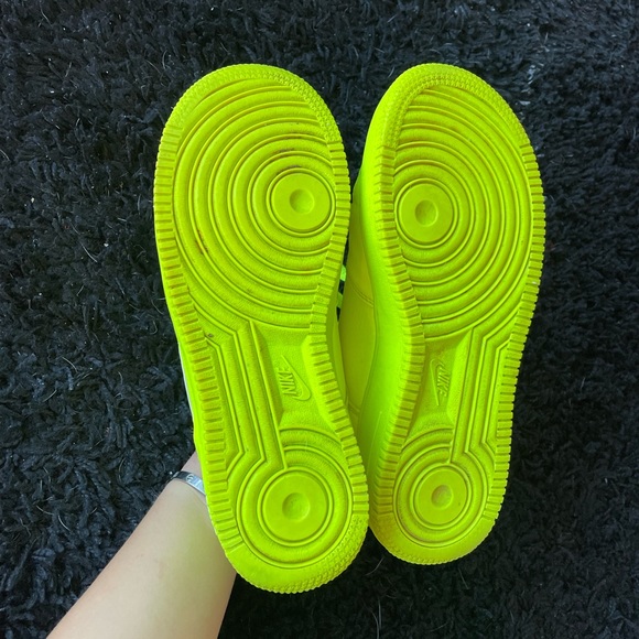 NIKE Air Force 1 Low LV8 Utility GS 'Volt' - Picture 11 of 14